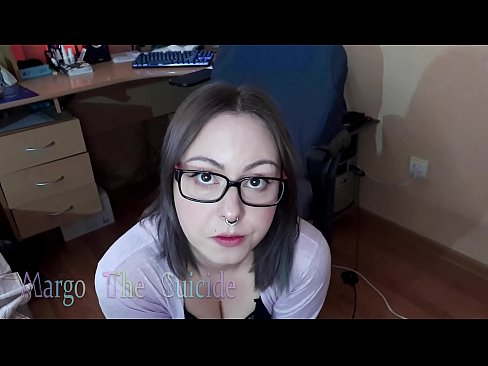 ❤️ Σέξι κορίτσι με γυαλιά πιπιλίζει Dildo βαθιά στην κάμερα ❌ Σπιτικό πορνό ❌❤